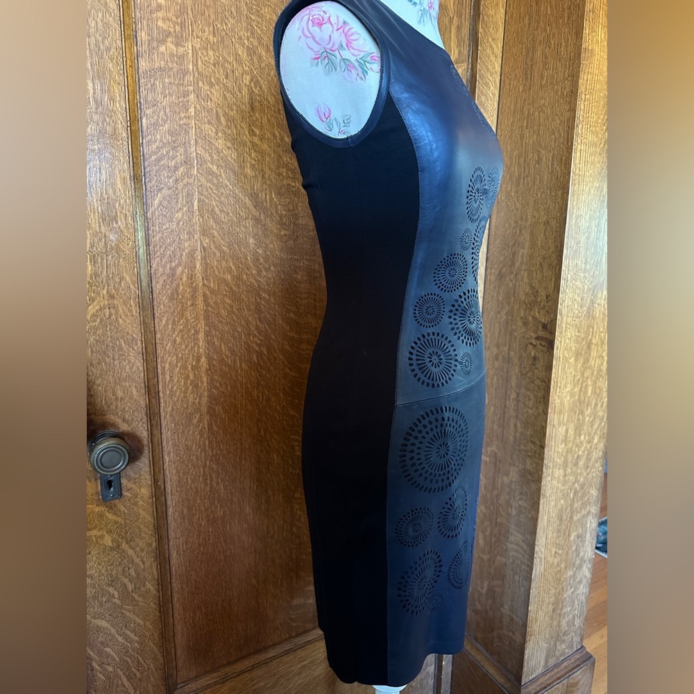 Elie Tahari navy blue/black lamb leather dress with Floral design, Size 0 - Picture 3 of 13